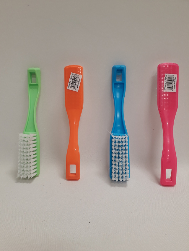 cepillo-con-mango-plastico-20-cm